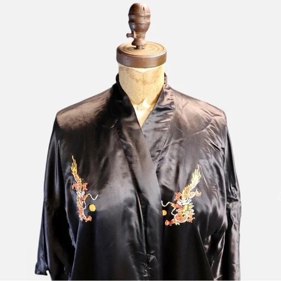 1970s Rare 100% Silk Robe with Hand Embroidered Dragons - Picture 4 of 6